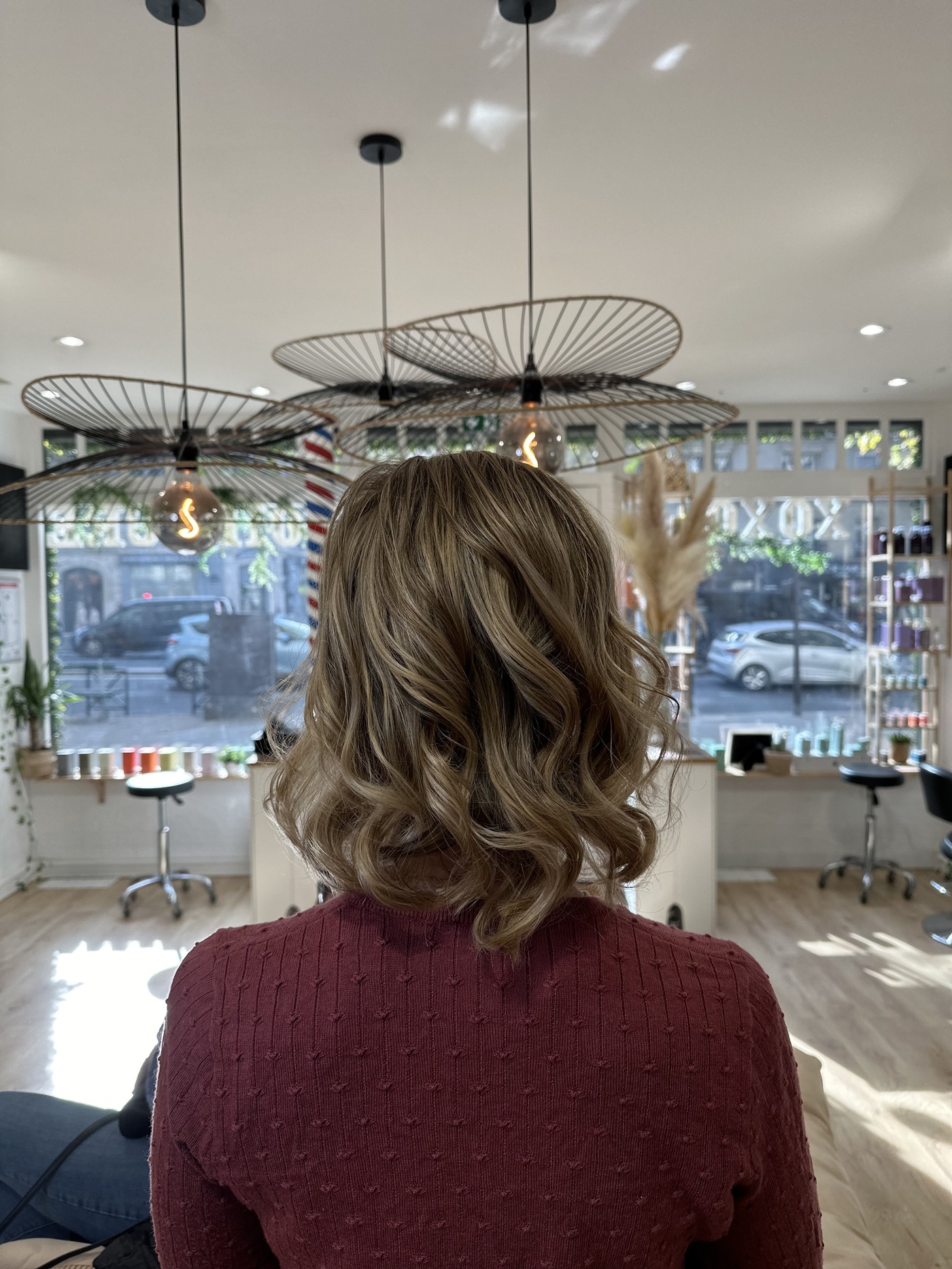 Brushing professionnel réalisé chez XOXO COIFFURE Paris 6ème