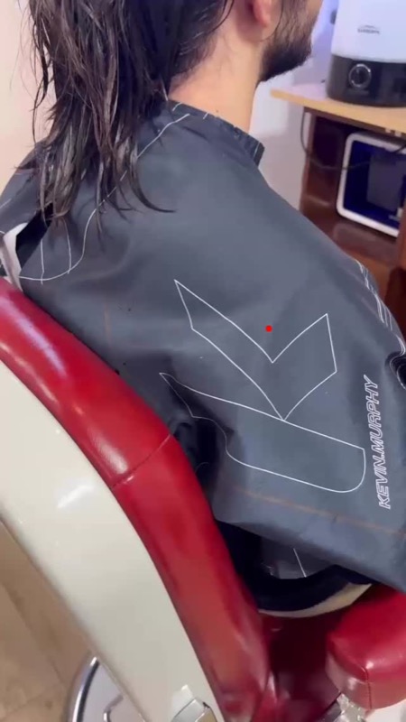 Coupe homme classique avec barbe taillée chez XOXO COIFFURE Paris 6e